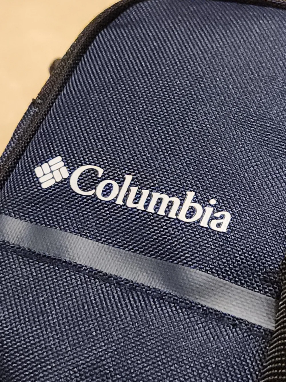 Columbia black expandable